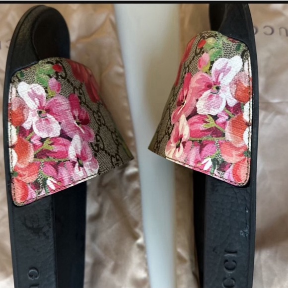 🔥- Gucci Slides Size 8 barely worn perfect condition - Picture 2 of 13